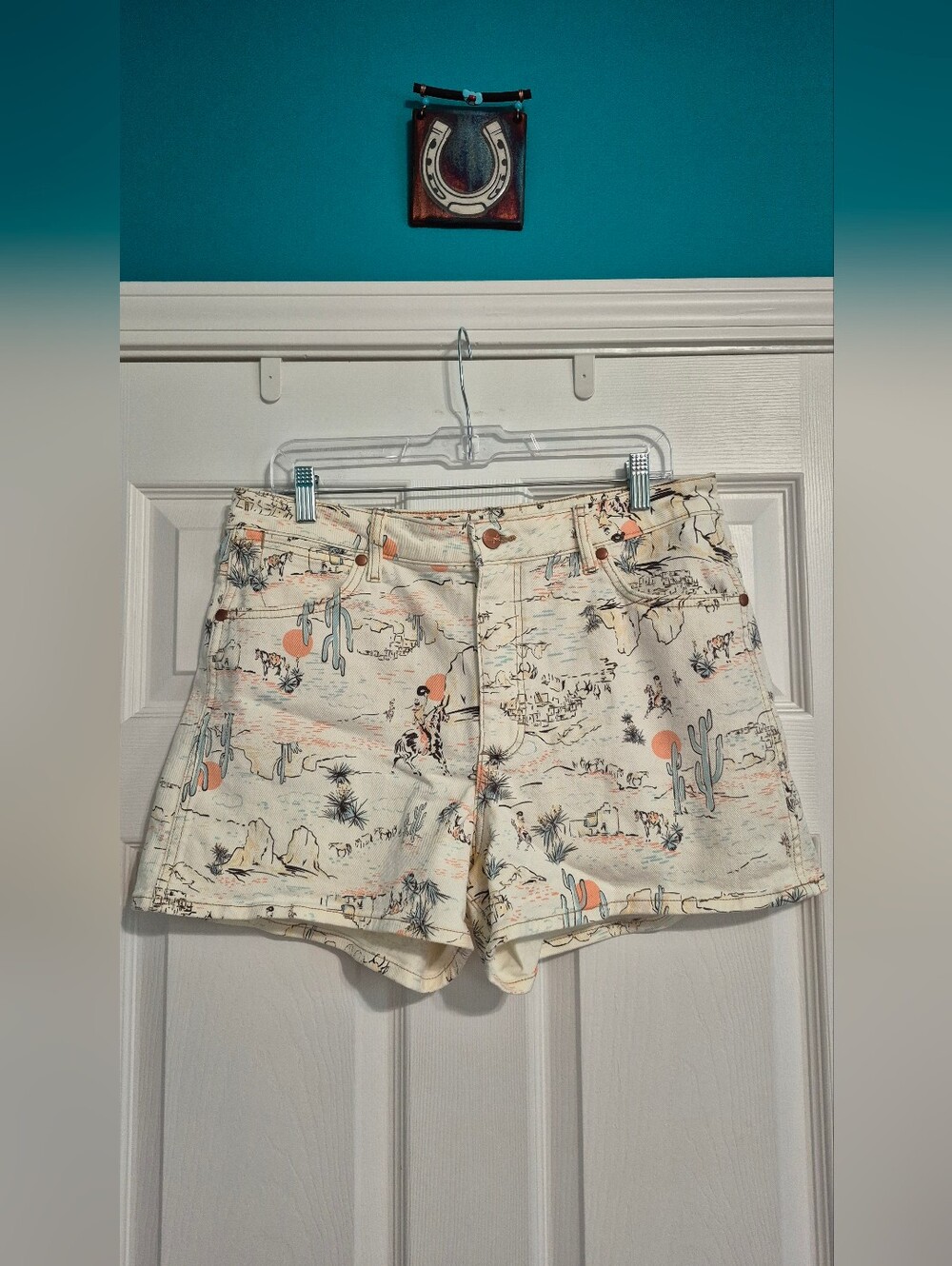 NWOT - Wrangler Western Desert Print High-Rise Women's Shorts
